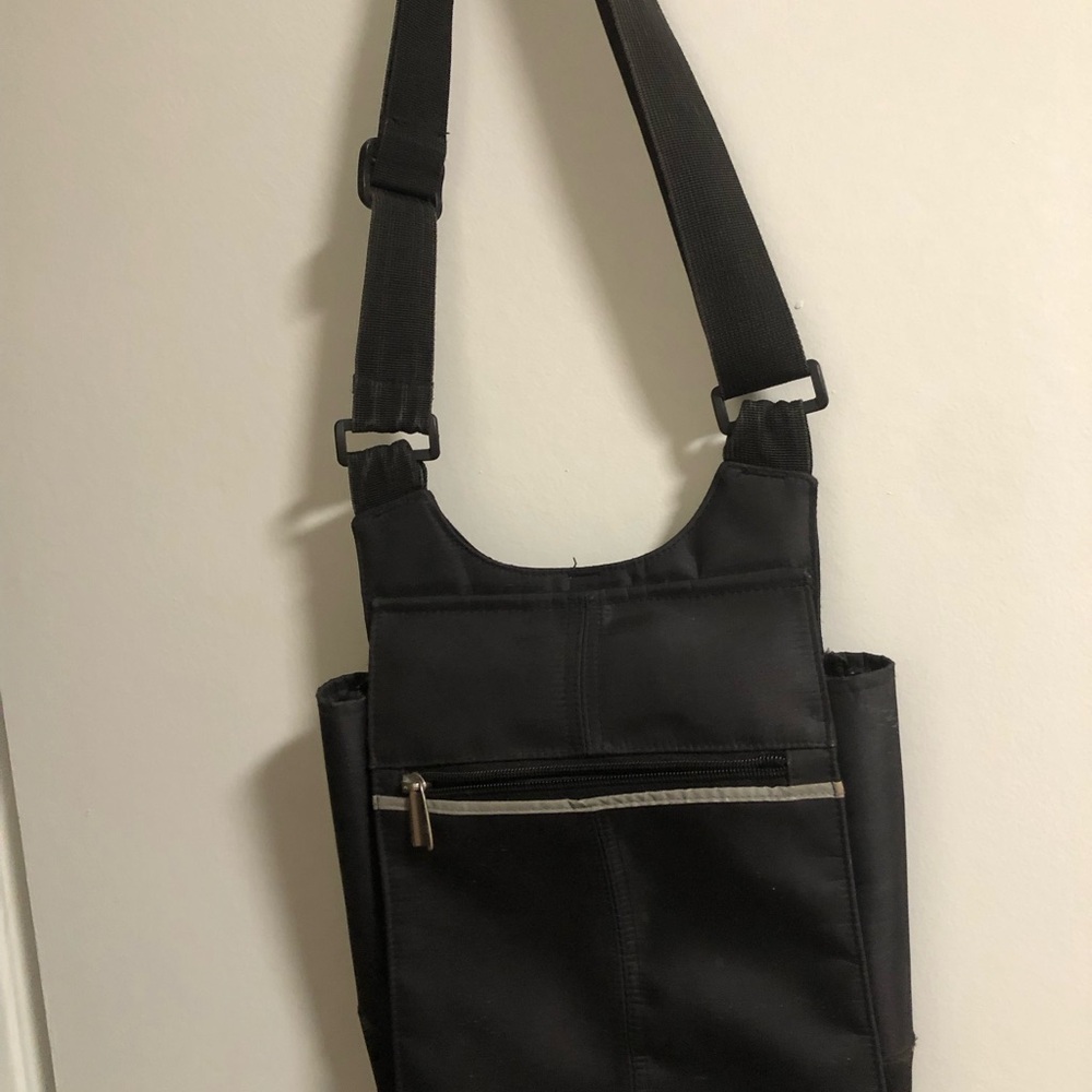 Black Crossbody Organizer Tote with Front Zip  chevegnion